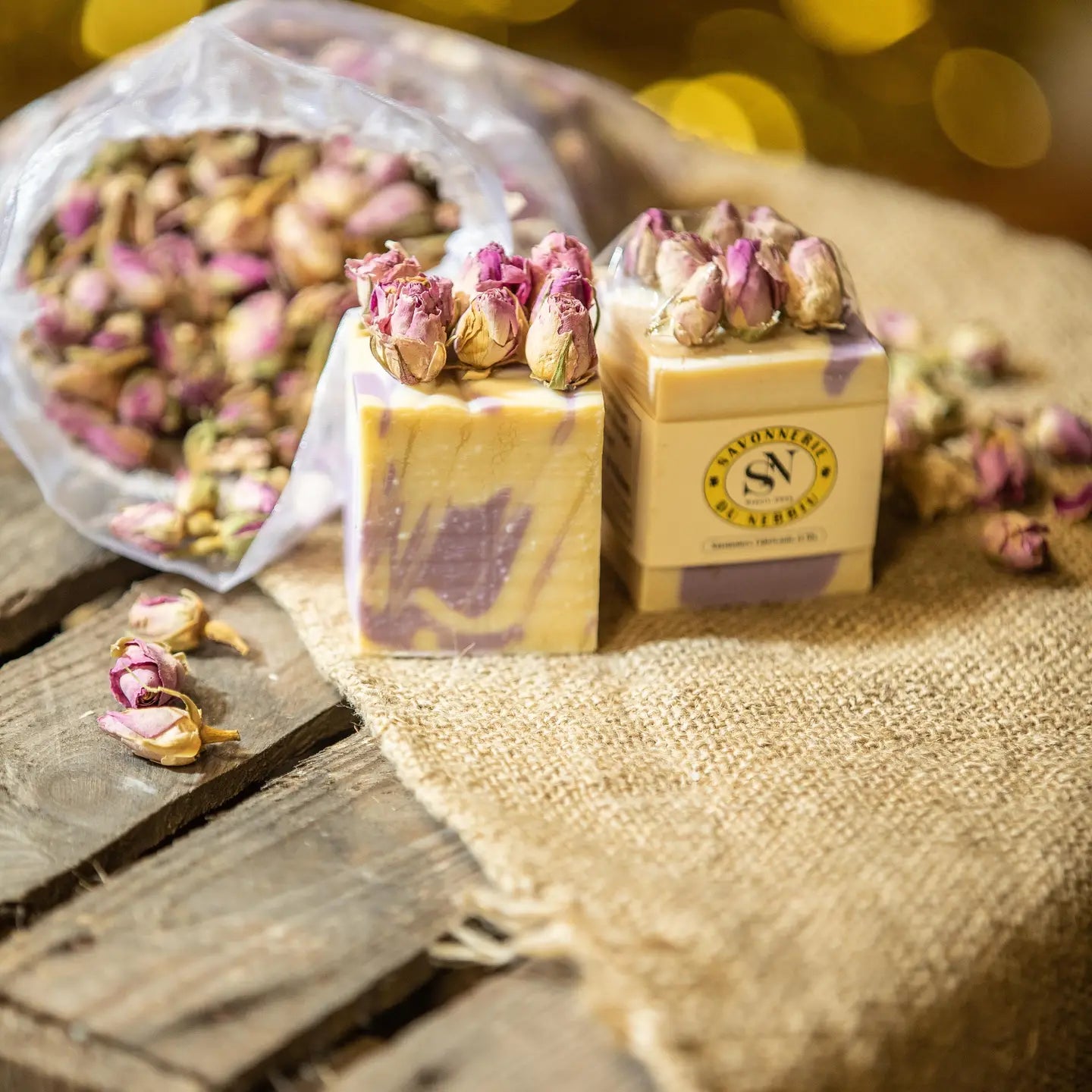 Sapone artigianale profumo inebriante Tradition Rose - boccioli di rosa